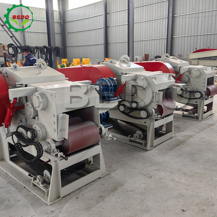 590rpm 3-5t/h Drum type houtsplintermachine Een jaar garantie Bosbouwsplintermachine