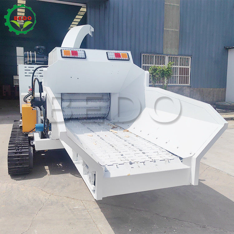 6000 kg/uur Doorvoer sleepbare houtversnippermachine 360 graden verstelbare chute 4 ton zware shredder