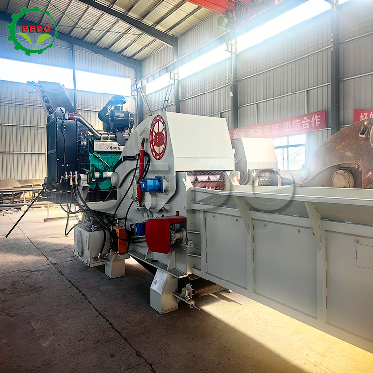12-15t/h Biomassa met hoge capaciteit CE-gecertificeerd Houten Chipper Machine Industrieel Trommeltype Ontvezelmachinemateriaal