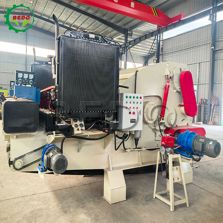 Hydraulische motor voedingsconveyor Diesel Houtversnipper Machine CE gecertificeerde industriële trommel type Shredder
