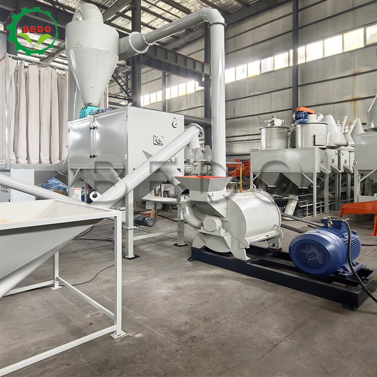 Houtpoedermachine 380V Spanning Normale Temperatuur en Aangepaste Maaswijdte voor Klantvereisten