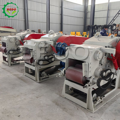 590rpm 3-5t/h Drum type houtsplintermachine Een jaar garantie Bosbouwsplintermachine