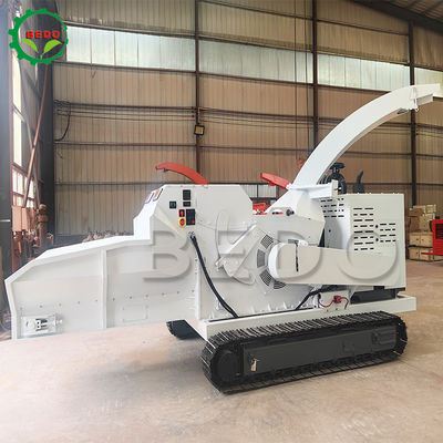 4 cilinder Diesel Houtversnipperauto 360 graden verstelbare chute 215 mm lemmenlengte versnipper