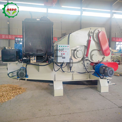 CE-gecertificeerde 25-35 mm chip-hydraulische houten chipper-machine Lange voertransportband Industriële trommelontvezelmachine